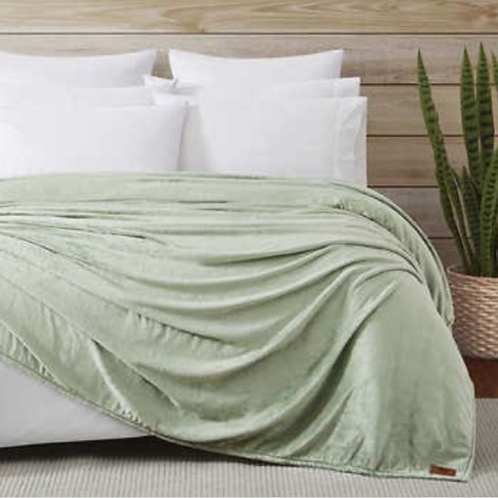 Frye - Plush Blanket